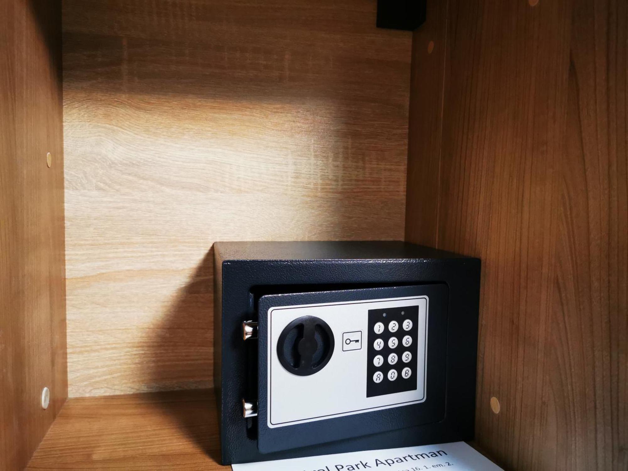 Central Park Apartman Szekszárd エクステリア 写真