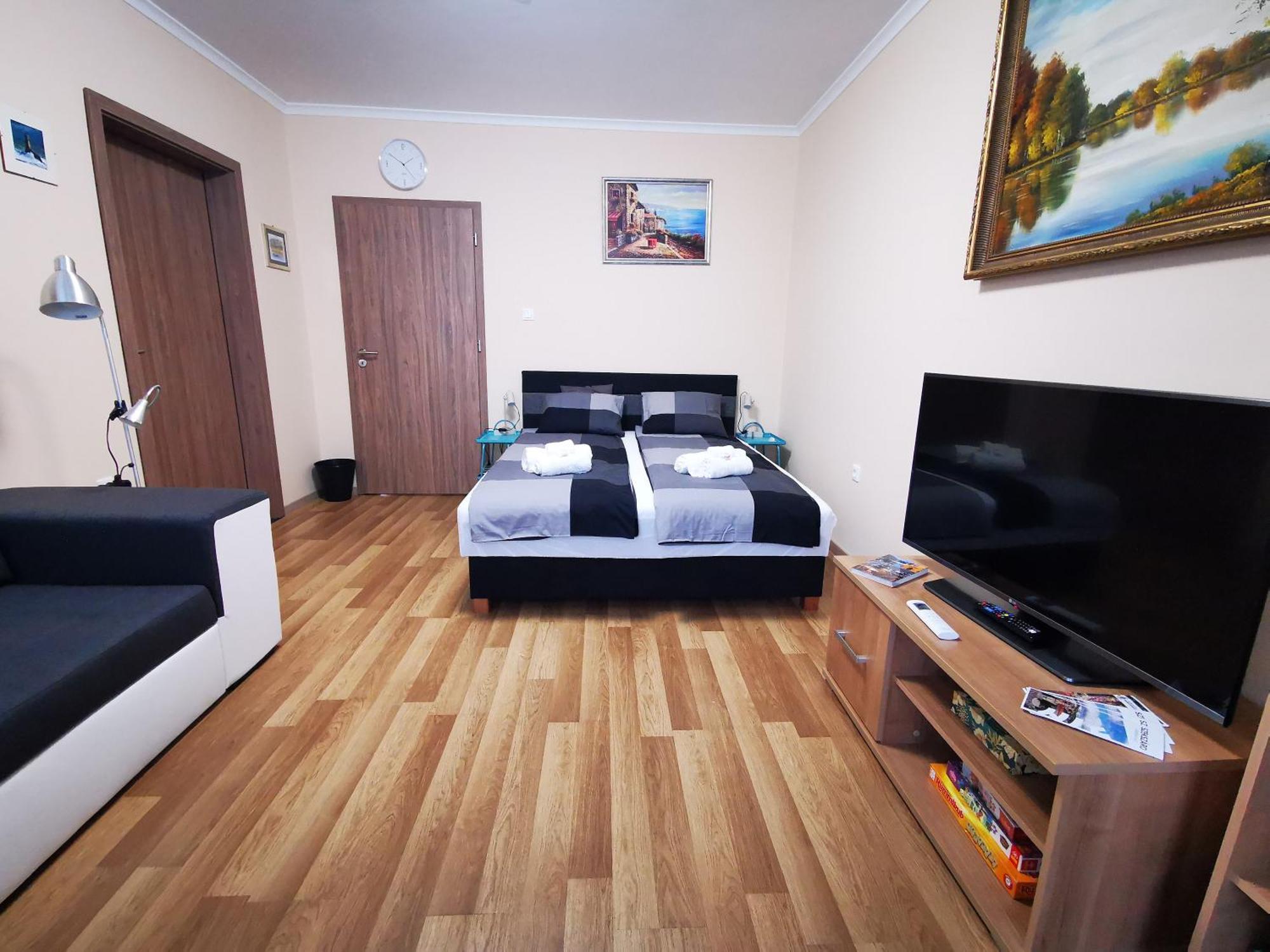 Central Park Apartman Szekszárd エクステリア 写真